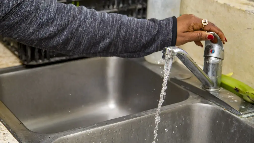 No habrá racionamiento de agua en Bogotá durante Navidad y Año Nuevo 1 Llave de lavaplatos