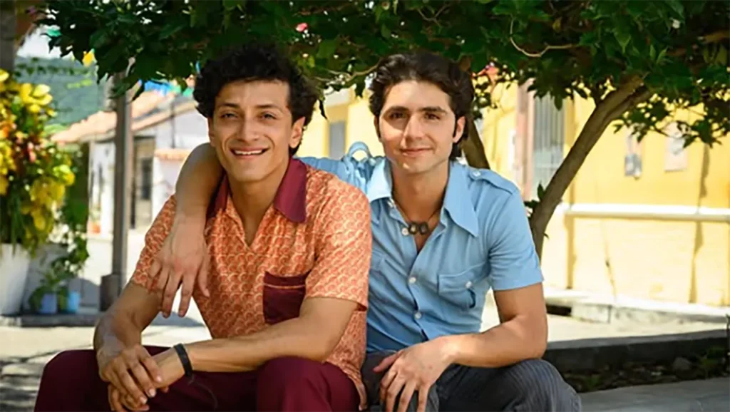 Primo Julio Gomez con Dario Gomez Abrazados en la serie