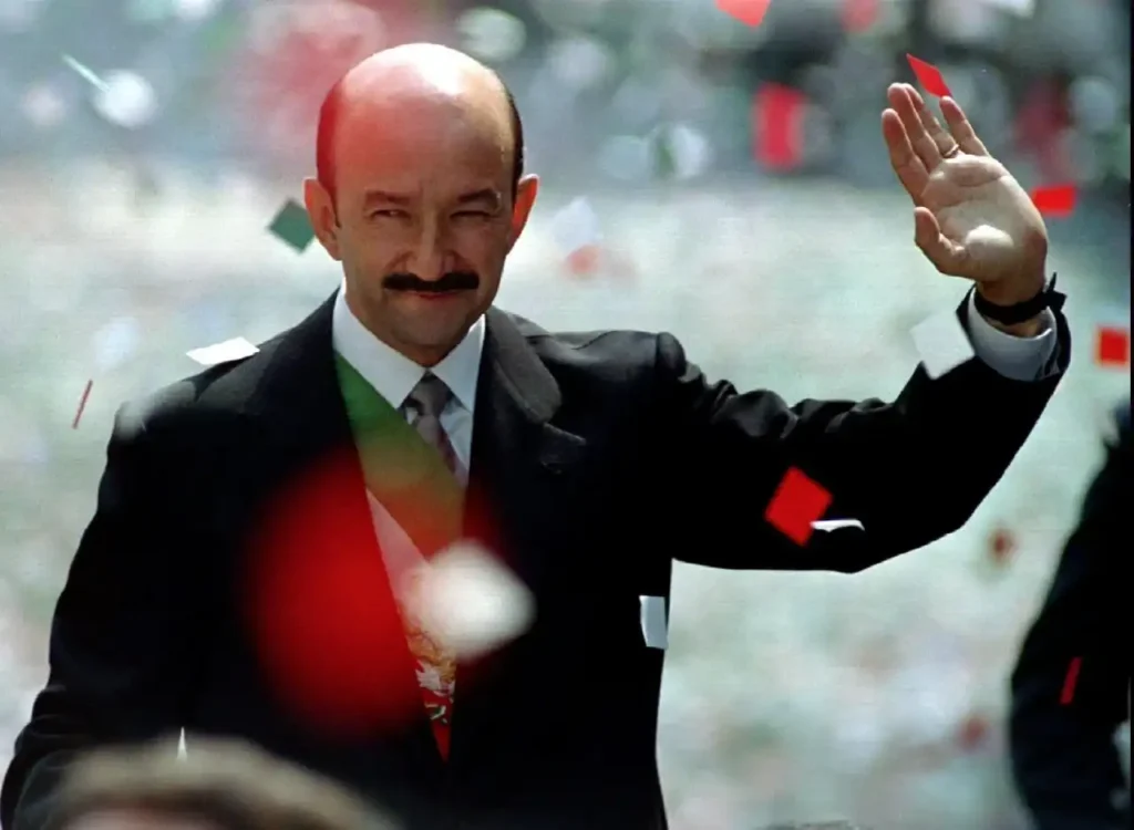 Rata de dos patas: La historia detrás de la icónica canción de Paquita la del Barrio 2 carlos salinas expresidente mexicano